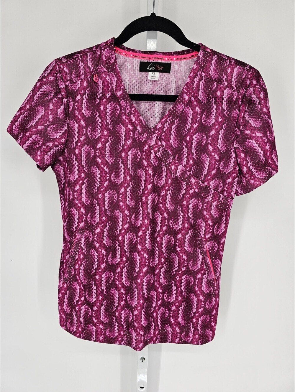 Koi Lite Racy Reptile Performance Stretch Bliss Scrubs Size XS